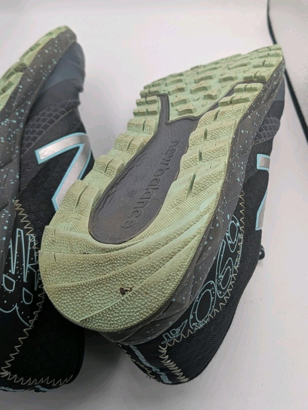 New Balance 690v1 women's trail running shoes Sz 9